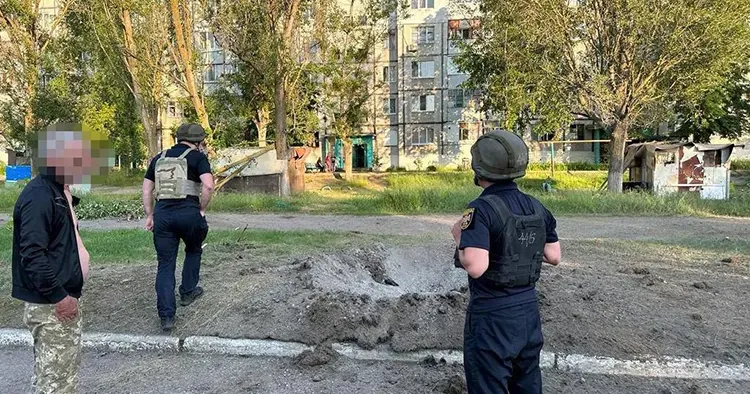 Двоє загиблих і поранені — трагічний наслідок чергового бомбардування Куп’янщини, здійсненого російською армією.Про обстріли рашистами 2 червня смт Ківшарівка, смт Дворічна, с. Кутьківка інформують Telegram-канали начальника ХОВА Олега Синєгубова, Харківської обласної прокуратури і Поліції харківської області. За попередньою інформацією, дві особи загинули, щонайменше п'ять поранені.