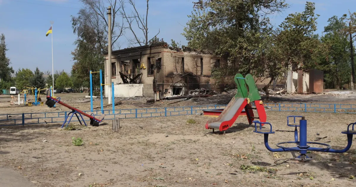 Фото: Донецька селищна рада (facebook) Допомогу селу Студенок, де вирували масштабні пожежі, надала Донецька громада на порталі Gromada Group