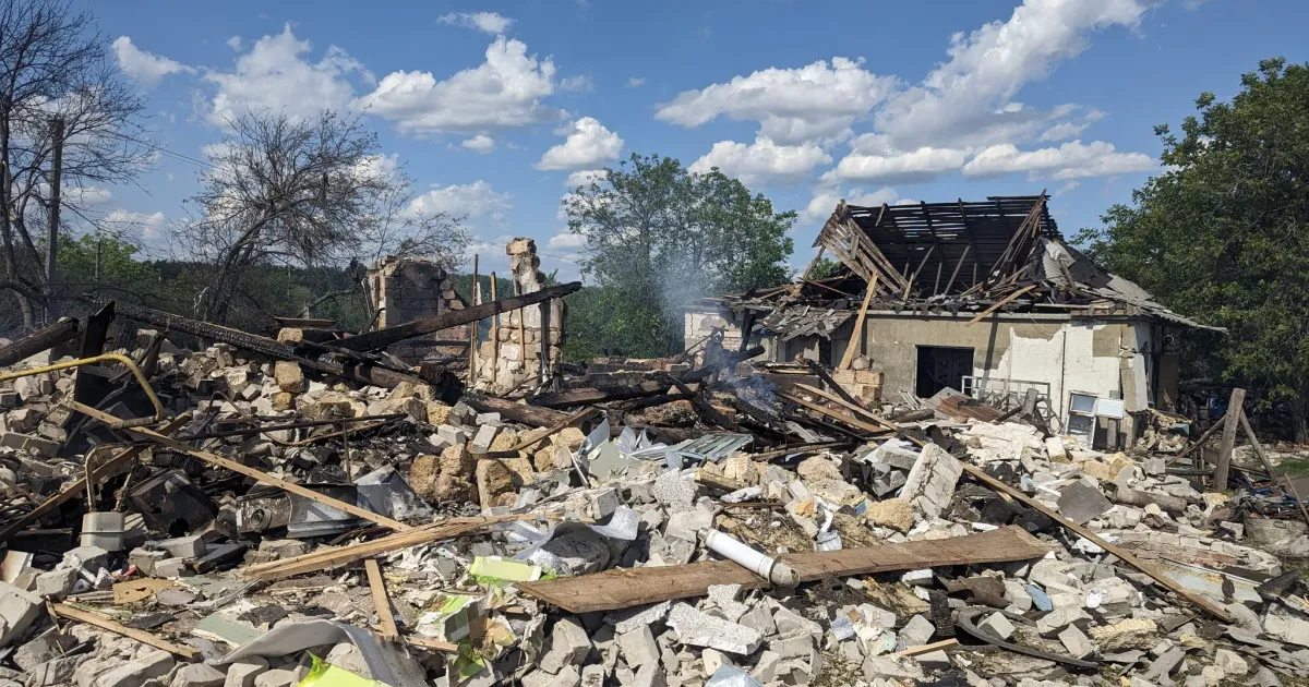 Фото: «Проліска-Харків» (facebook) «Привітали нас з Пасхою півторатонною бомбою»: постраждалим у Моначинівці допомагає «Проліска» на порталі Gromada Group
