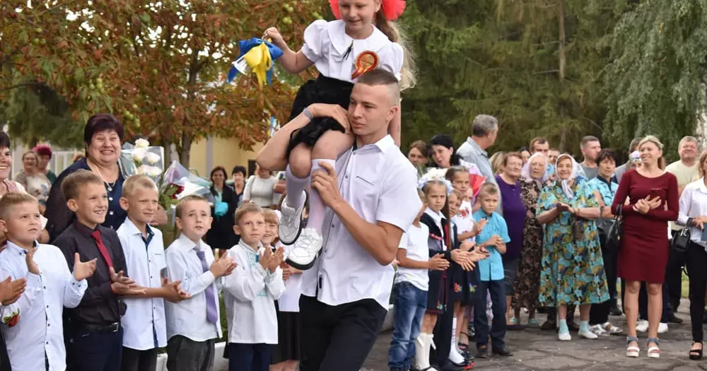 Першокласники Петропавлівської громади свій перший дзвінок змогли не тільки почути, а й скуштувати на смак.