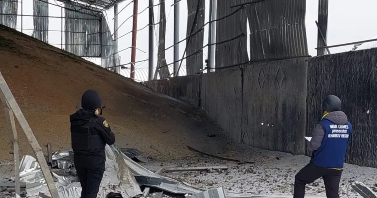 Фото: Харківська обласна прокуратура Наслідки авіаударів ворога по Вільхуватці і вовчанську зафіксували правоохоронці на порталі Gromada Group
