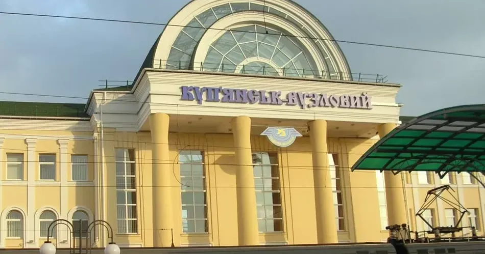 11 березня о 23:57 до чергової служби Куп’янського районного відділу поліції надійшло повідомлення від громадянина про те, що він замінував залізничний вокзал на станції Куп’янськ-Вузловий.