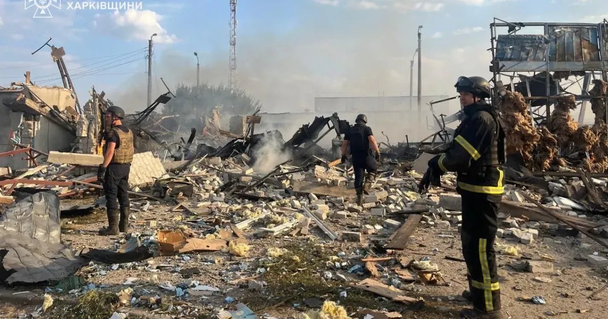Фото: ДСНС Харківщини Росіяни вдарили з авіації по Ківшарівці і Новоосиновому: є загиблі і поранені на порталі Gromada Group
