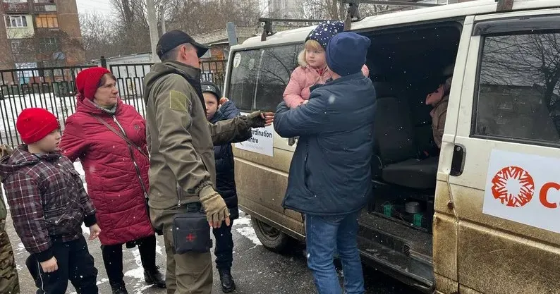 Евакуація людей з села Федорівки Вільхуватської громади, 21 лютого 2024 року. Фото: Координаційний гуманітарний центр З Вільхуватської громади можлива обов'язкова евакуація — Євген Шаповал на порталі Gromada Group