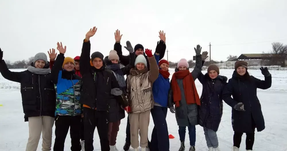 В селі Петропавлівка з метою змістовного дозвілля та зайнятості всіх жителів у зимовий період на території стадіону була створена льодова ковзанка.