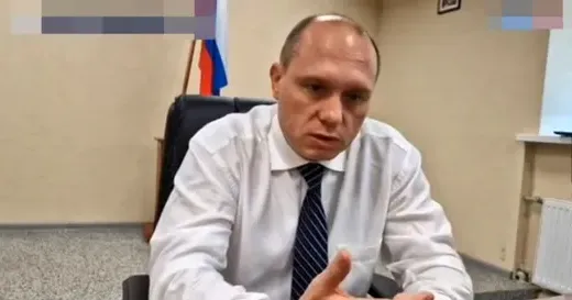 Рашистські пропагандисти зняли відеосюжет, в якому гауляйтер Ганчев і місцевий фермер-колаборант з Борівщини хизуються тим, що організовують вивіз краденого українського зерна до рф.
